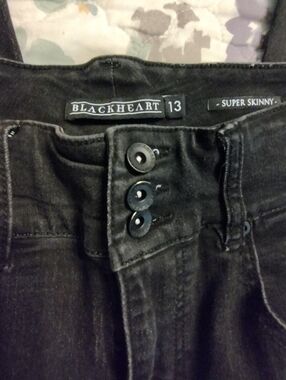 EUC Blackheart Black Super Skinny Jeans with Triple-Button Front Size 13 Stretc